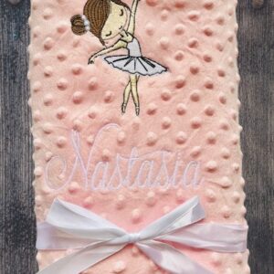 Pătură Personalizată cu Balerină și Nume Brodat | Atelierul Fermecat