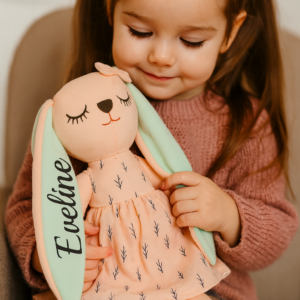 Iepuraș Personalizat cu Nume – Cadou Perfect pentru copii